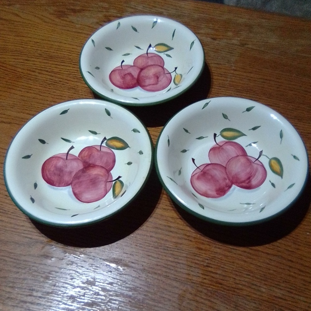 Three Cooks Club Apple Pattern Bowls